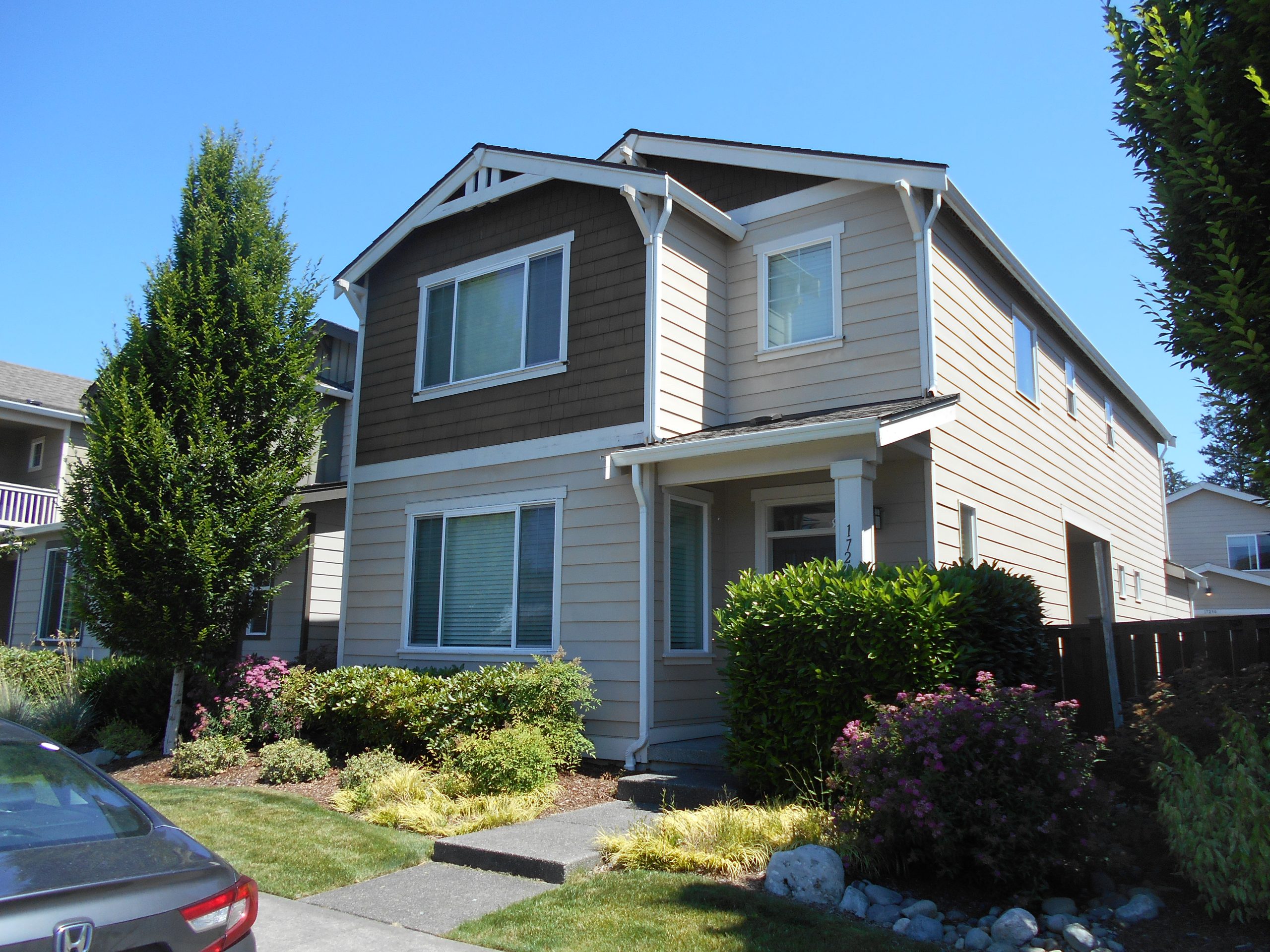$2,295 – Picture Perfect in Puyallup! 3+ Bedrooms w/ FREE* APPLICATION FEES!