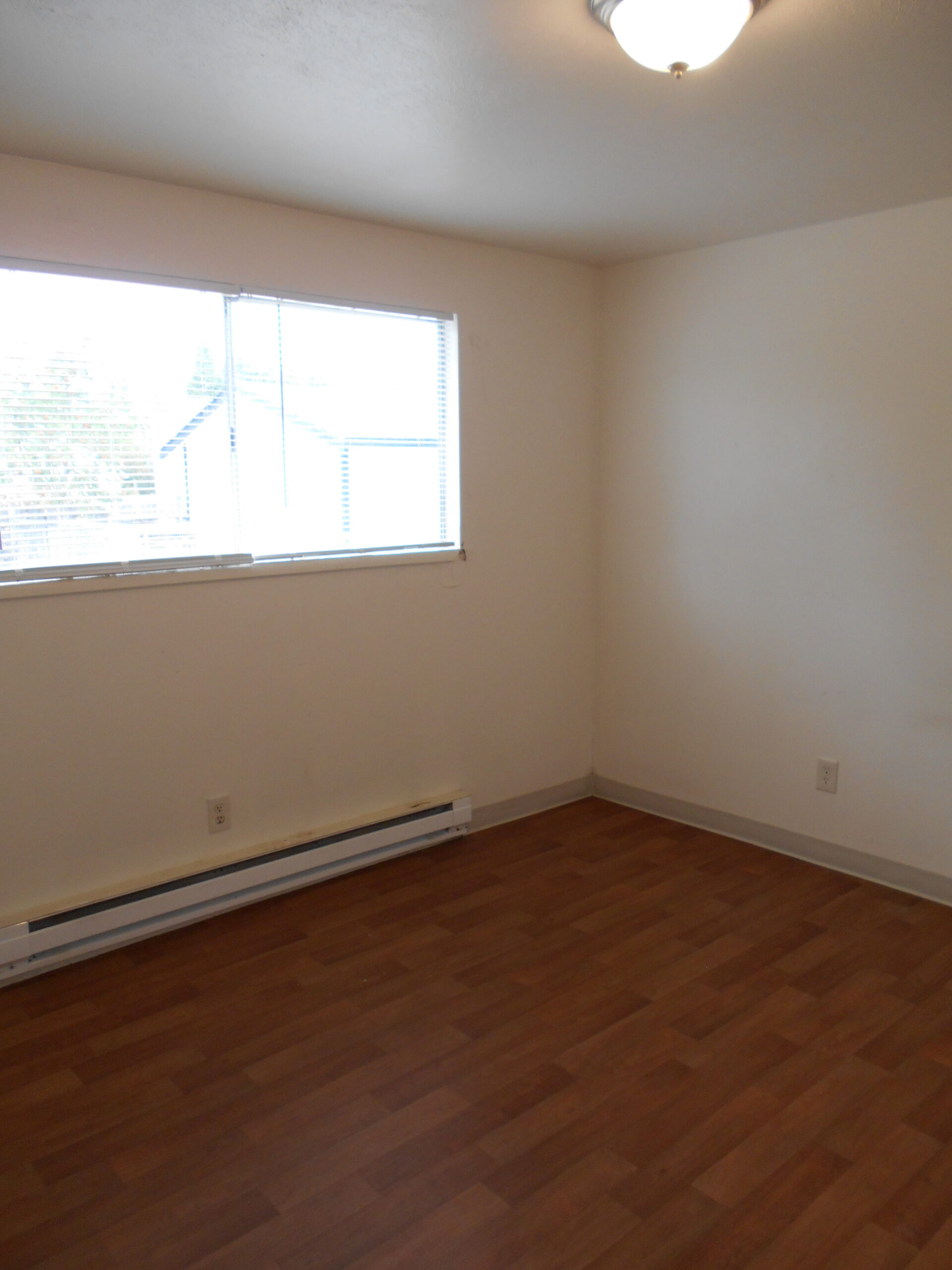 $1,099 – CLEAN & AFFORDABLE 1 Bedroom Duplex in Parkland