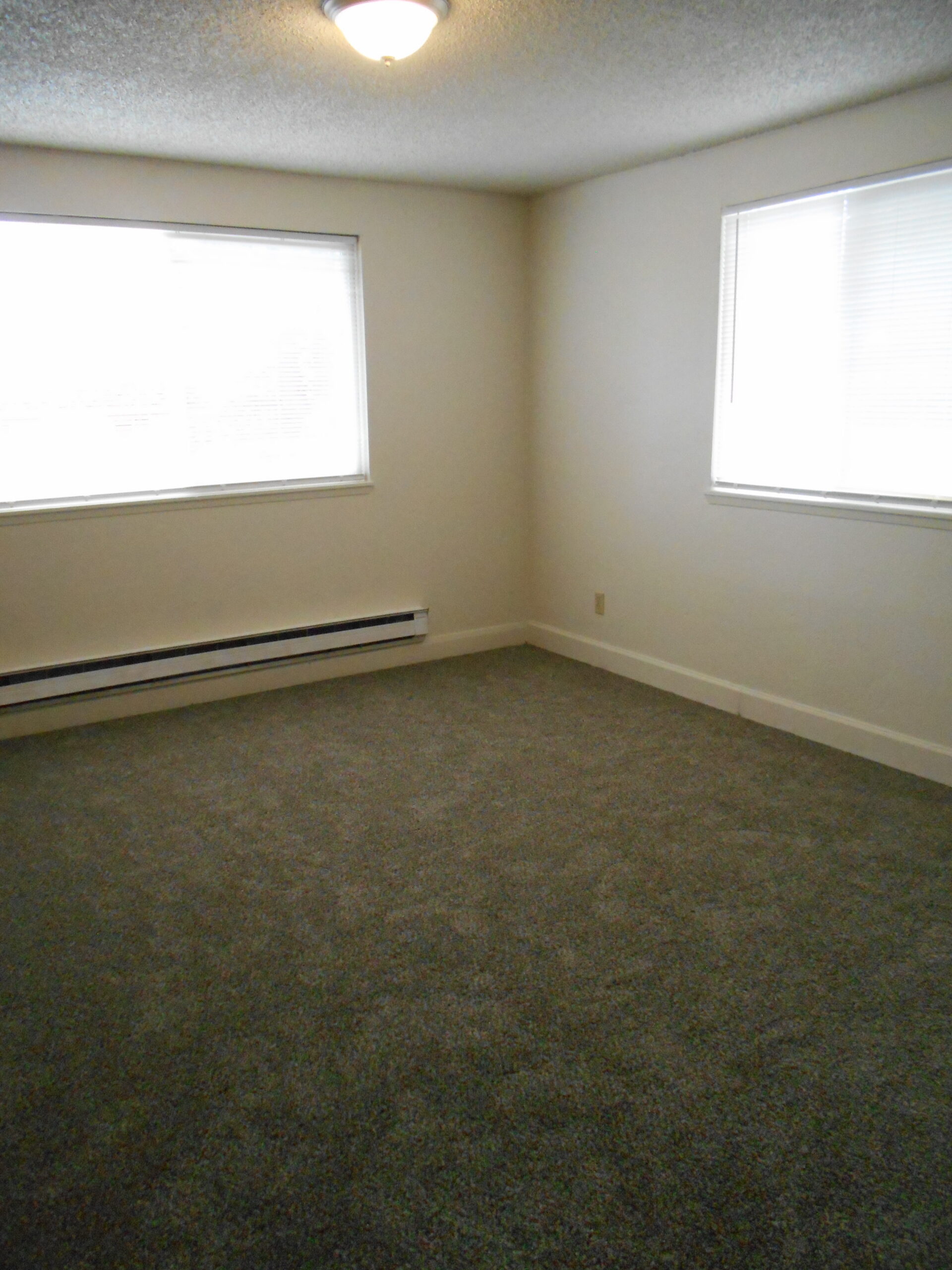 $1,195 – 1 Bedroom Duplex in Tacoma with FREE* APPLICATION FEES!!!
