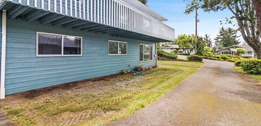 Large two bedroom Duplex in Tacoma